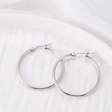 Elegant silver hinged hoop earrings in a minimalistic design, perfect for a chic and comfortable accessory.