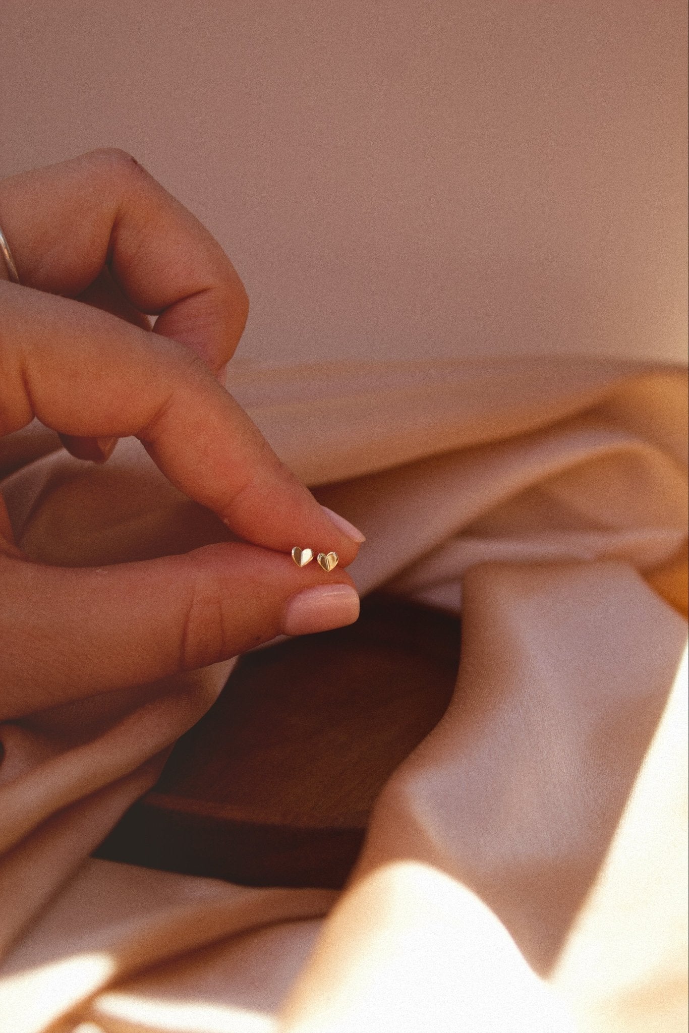 9K Yellow Gold Heart Stud Earrings - Jewellery Hut
