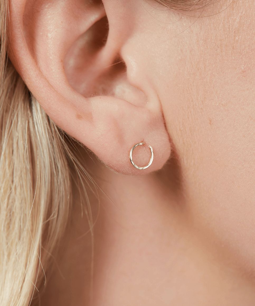 14K Gold Hammered Circle Stud Earrings - Jewellery Hut