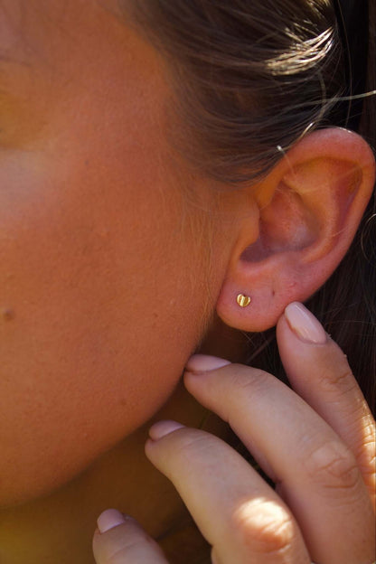 9K Yellow Gold Heart Stud Earrings - Jewellery Hut
