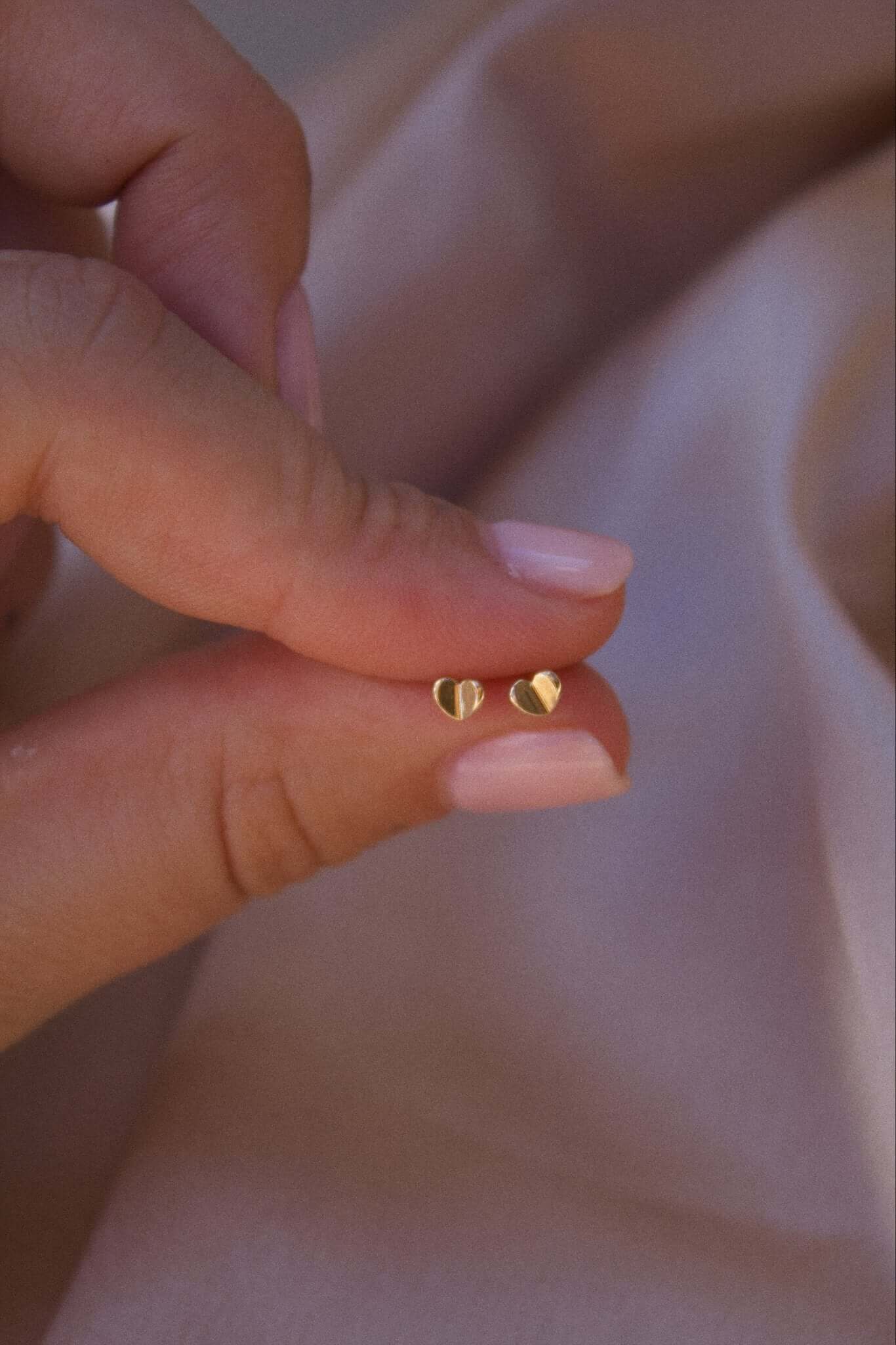 9K Yellow Gold Heart Stud Earrings - Jewellery Hut