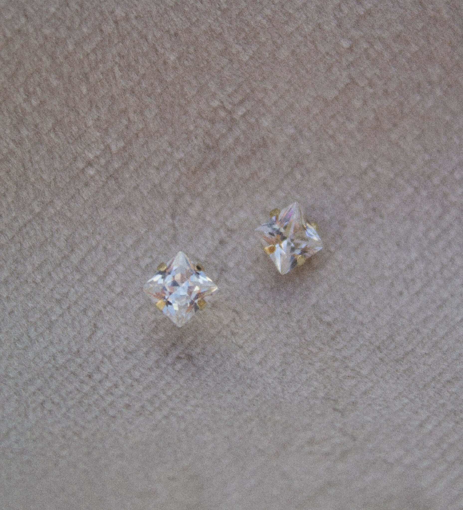 9K Yellow Gold Stud Earrings - Jewellery Hut