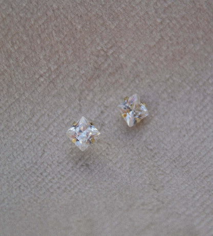 9K Yellow Gold Stud Earrings - Jewellery Hut