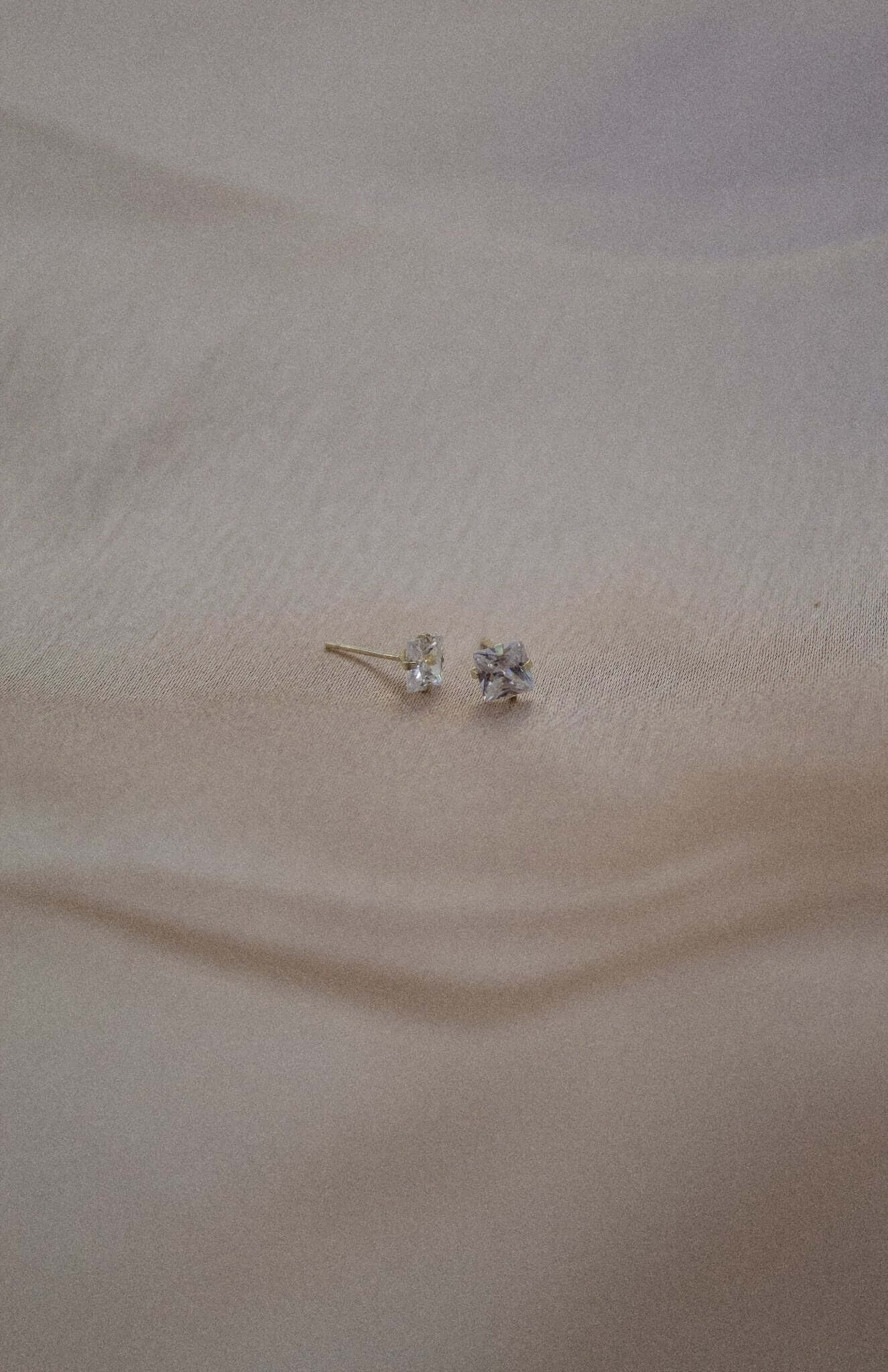 9K Yellow Gold Stud Earrings - Jewellery Hut