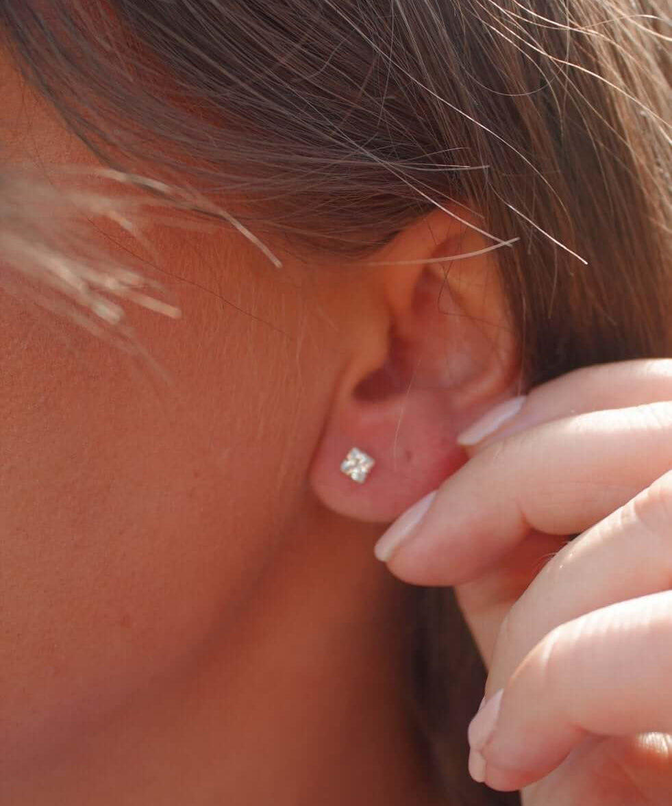 9K Yellow Gold Stud Earrings - Jewellery Hut