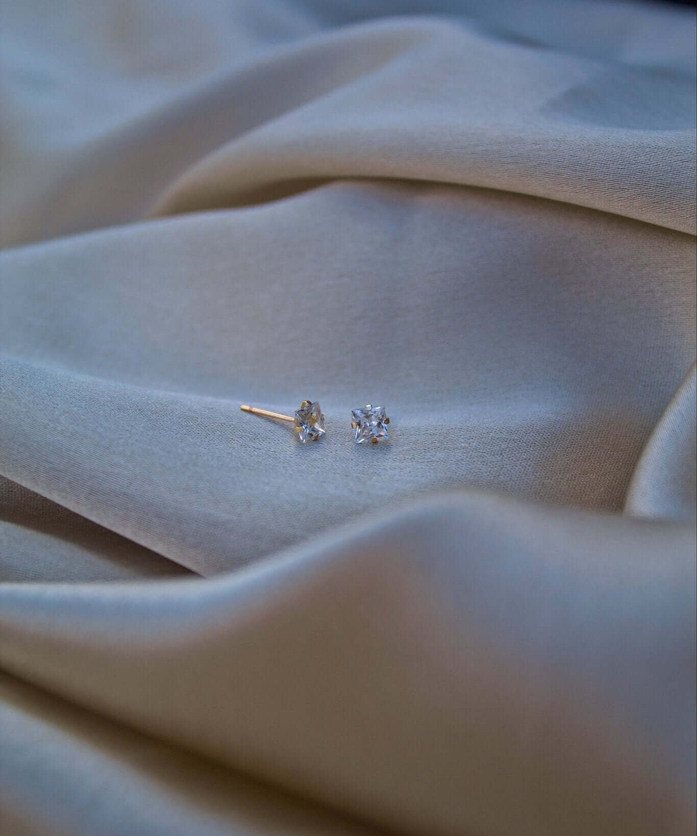 9K Yellow Gold Stud Earrings - Jewellery Hut