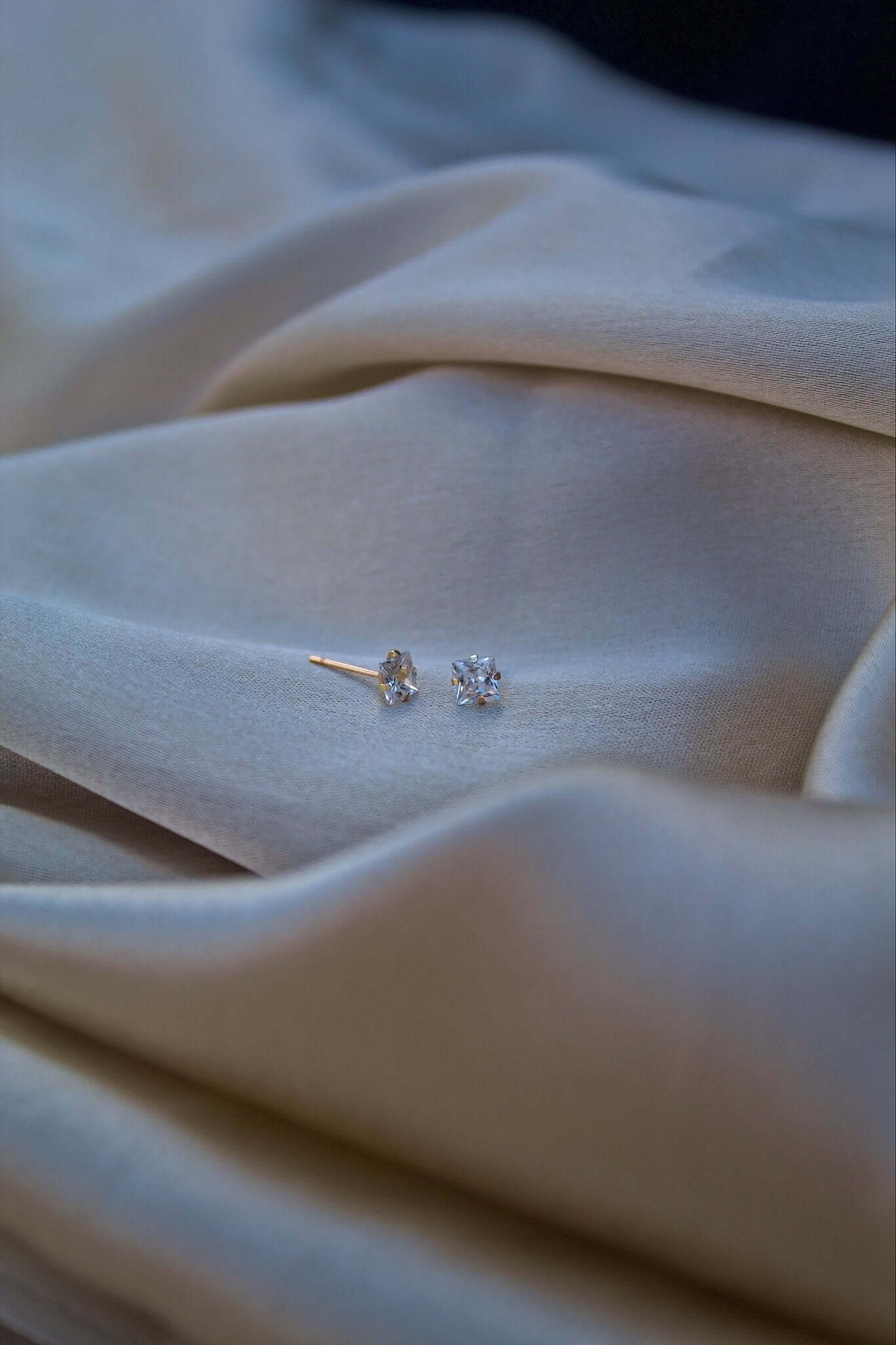 9K Yellow Gold Stud Earrings - Jewellery Hut
