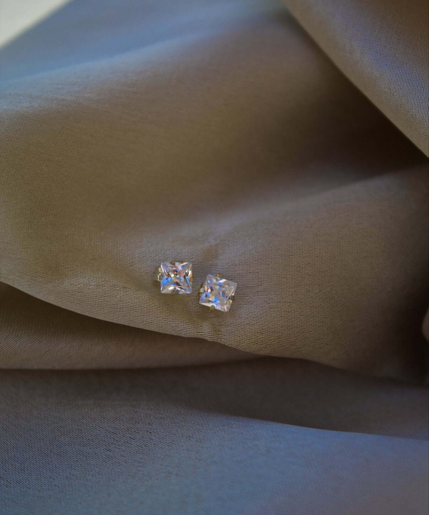 9K Yellow Gold Stud Earrings - Jewellery Hut