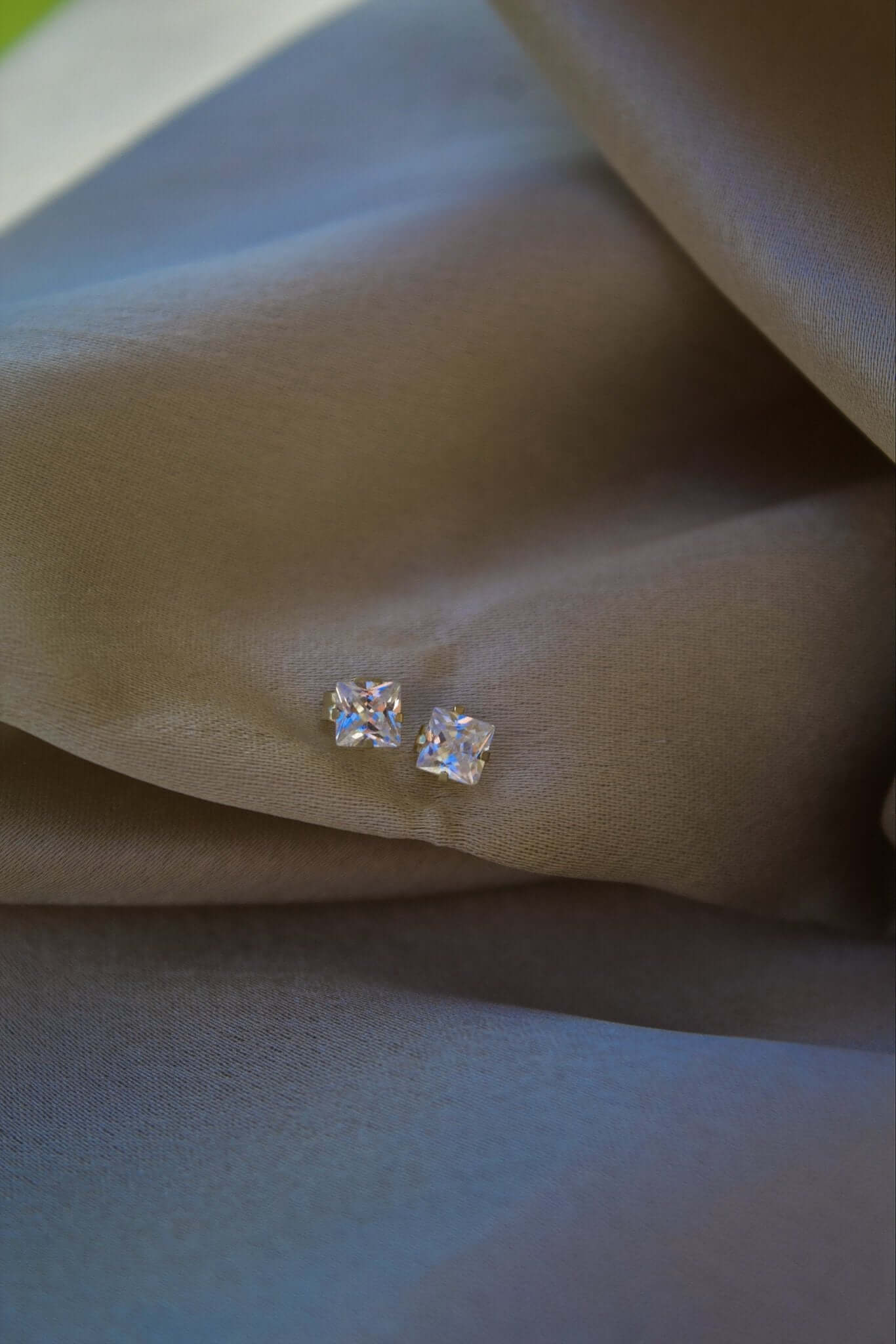9K Yellow Gold Stud Earrings - Jewellery Hut