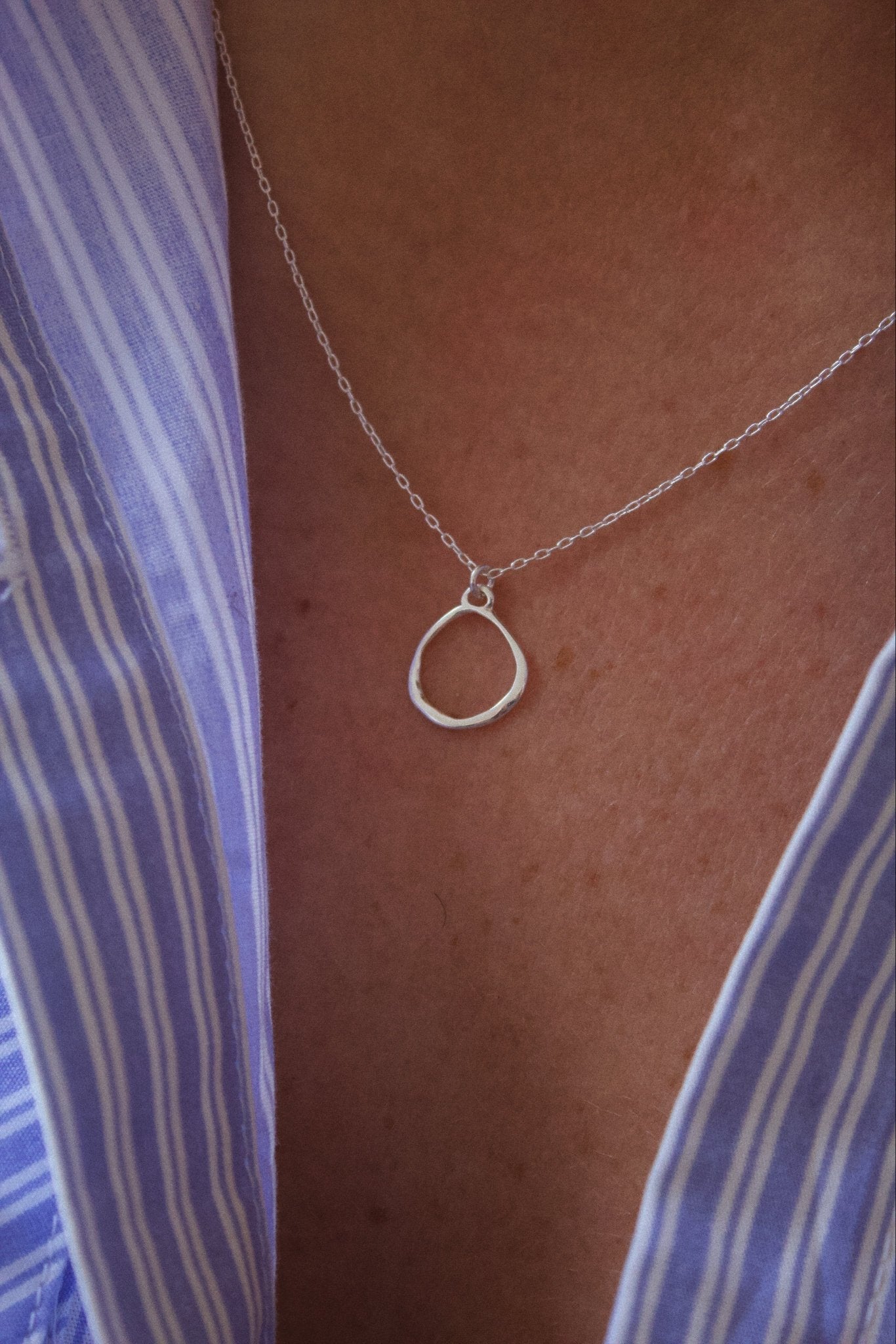 Sterling Silver Textured Circle Necklace - Jewellery Hut