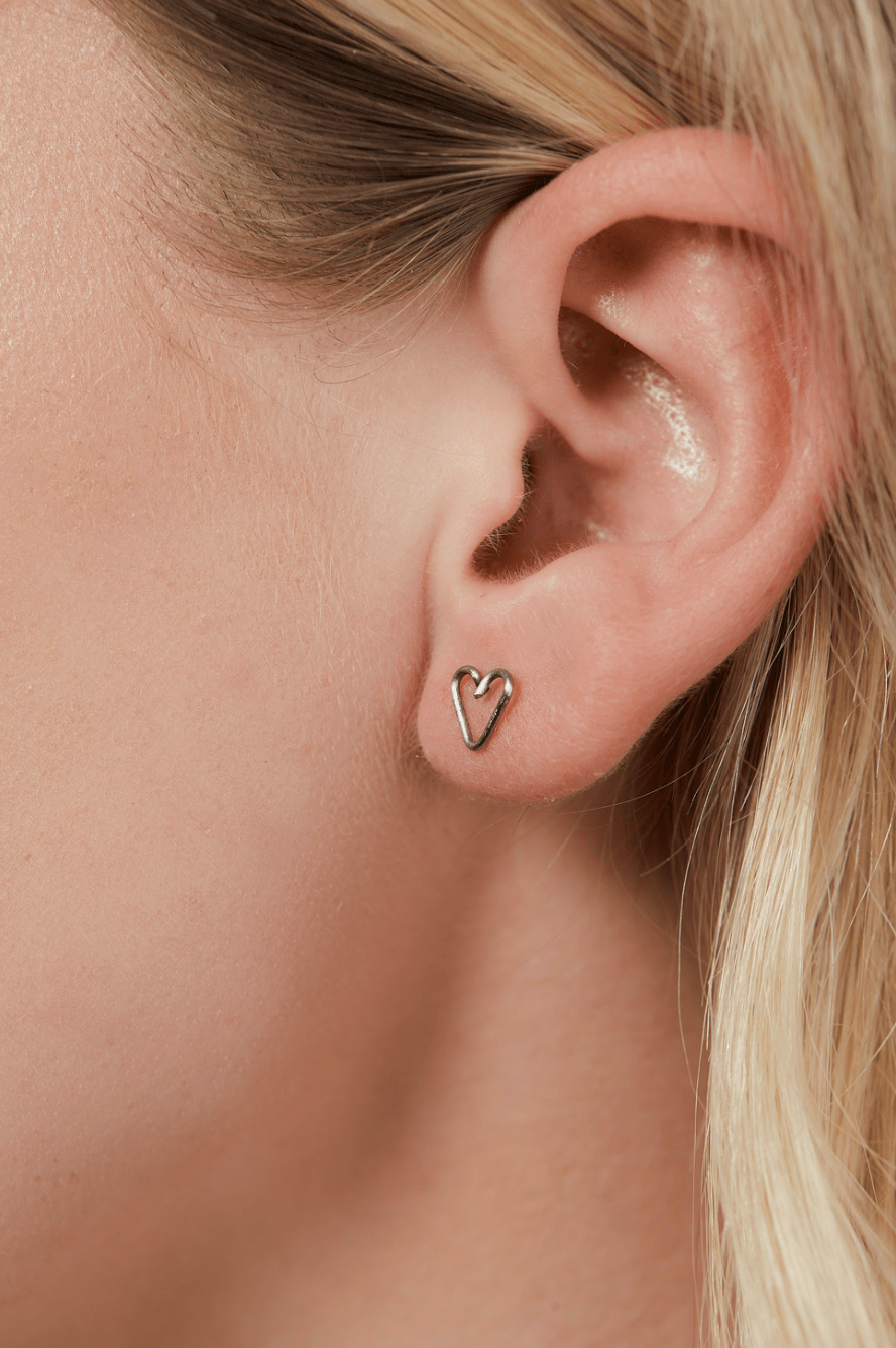 Titanium Heart Stud Earrings - Jewellery Hut